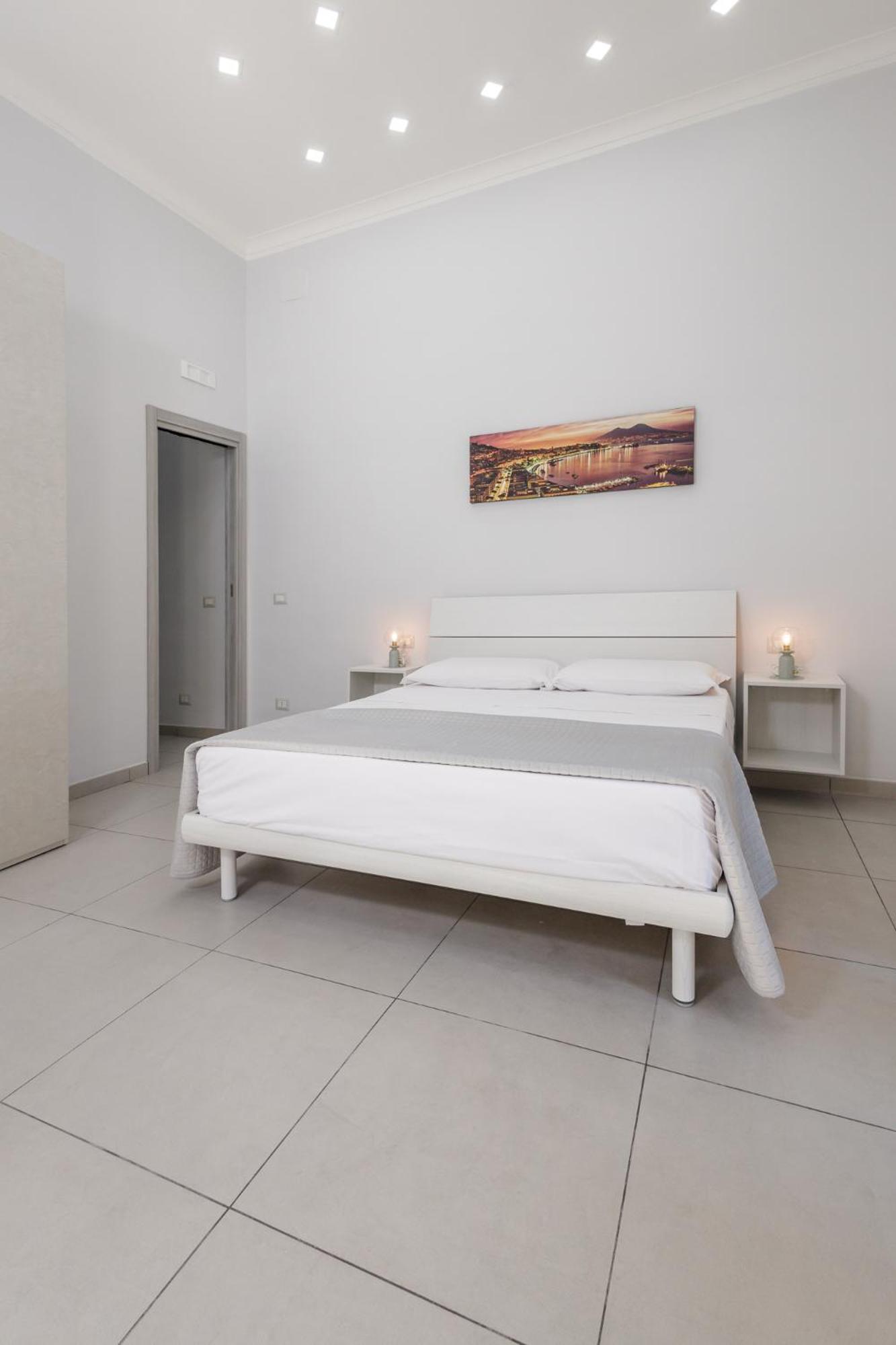 Caroline'S House Hotel Наполи Екстериор снимка
