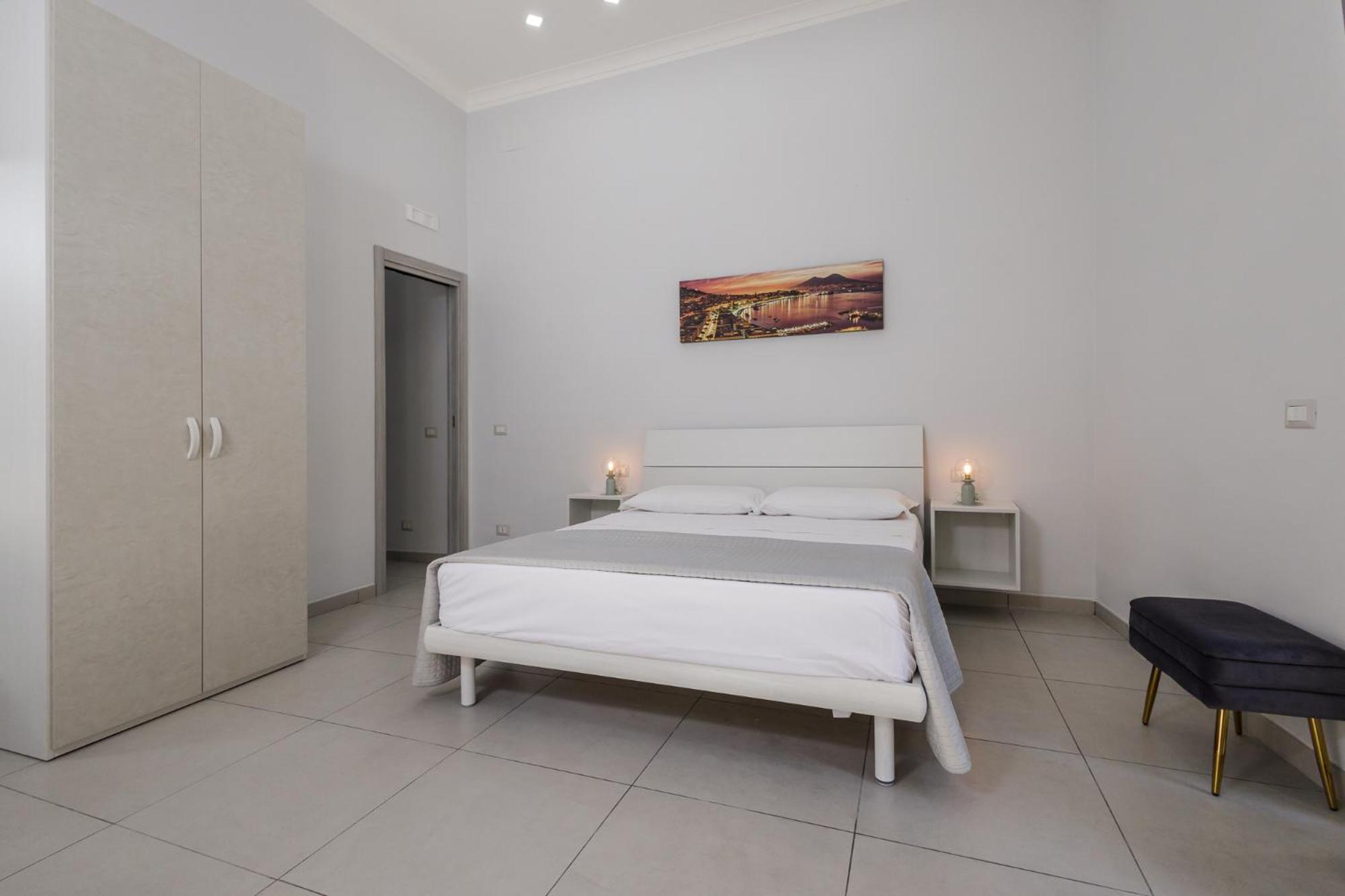 Caroline'S House Hotel Наполи Екстериор снимка