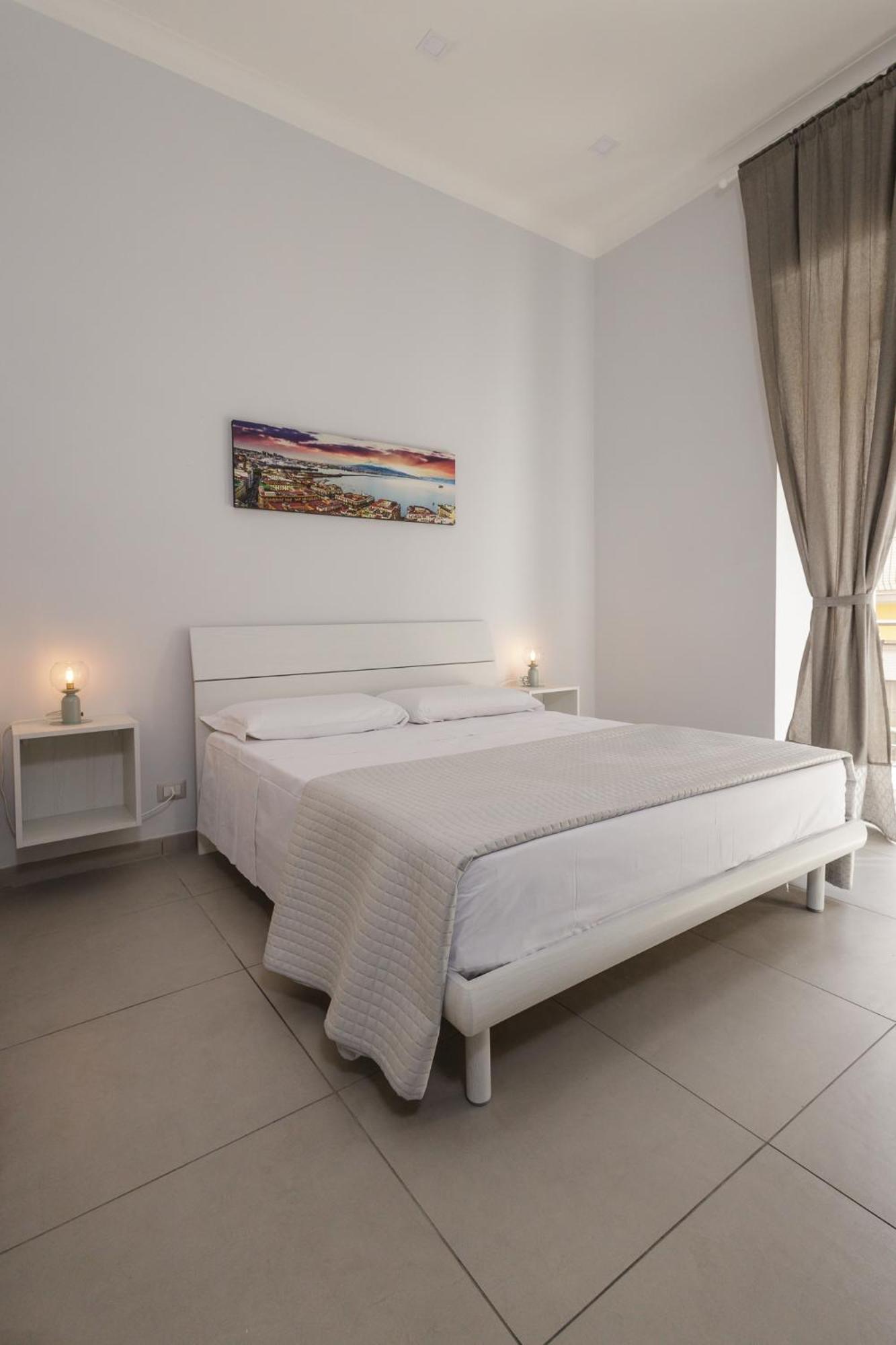 Caroline'S House Hotel Наполи Екстериор снимка