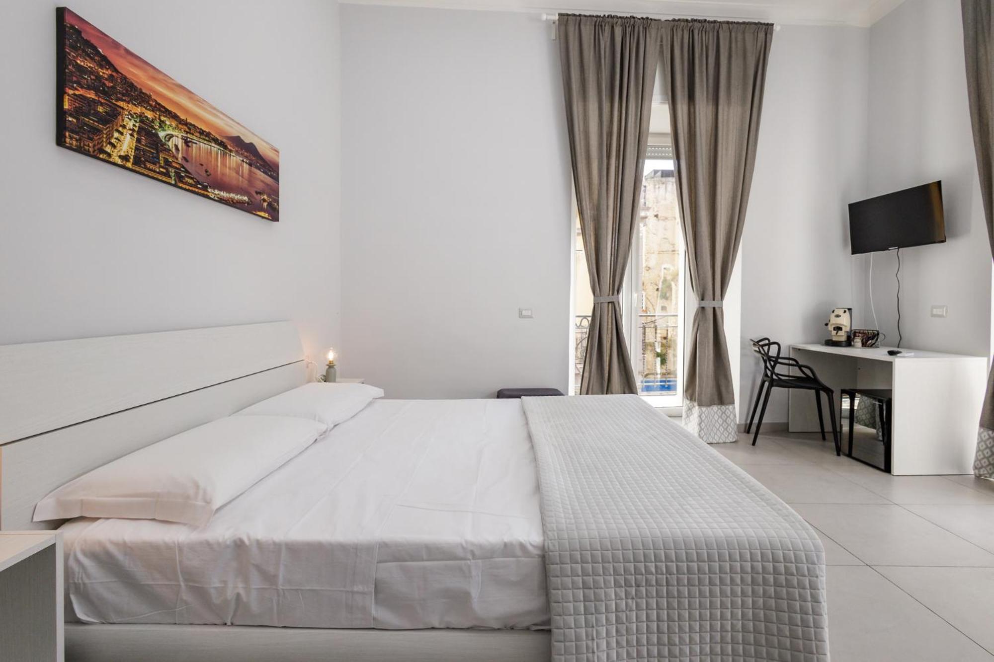 Caroline'S House Hotel Наполи Екстериор снимка