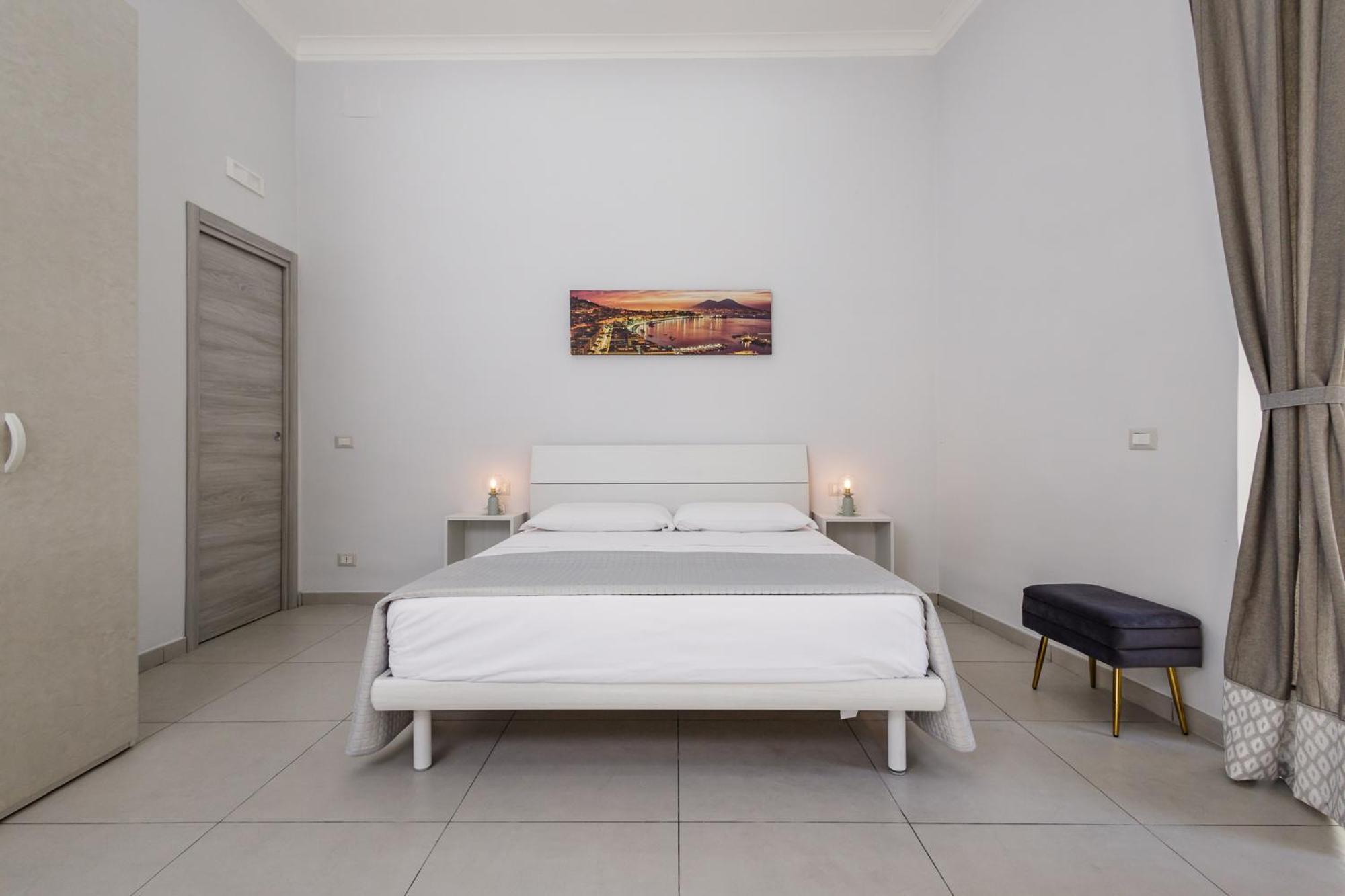 Caroline'S House Hotel Наполи Екстериор снимка