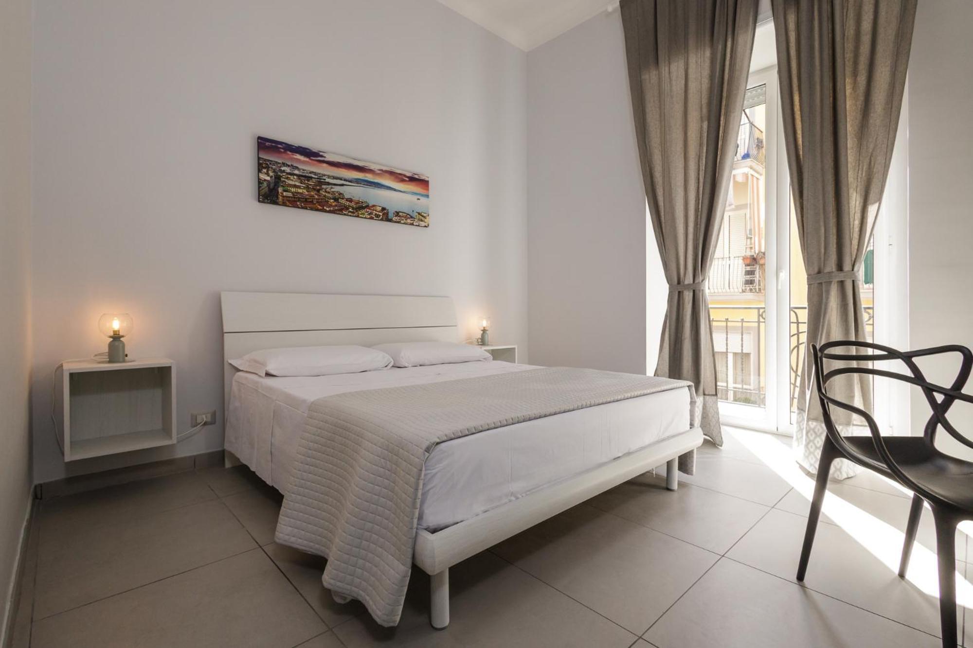 Caroline'S House Hotel Наполи Екстериор снимка