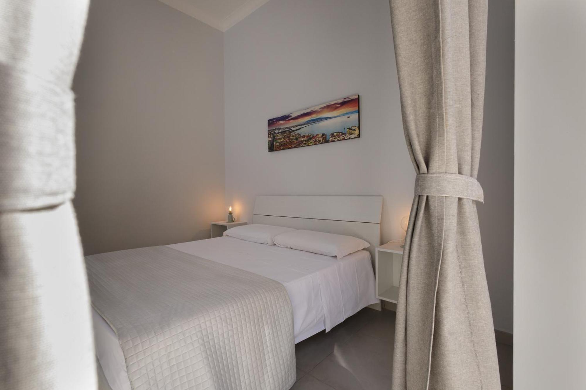 Caroline'S House Hotel Наполи Екстериор снимка