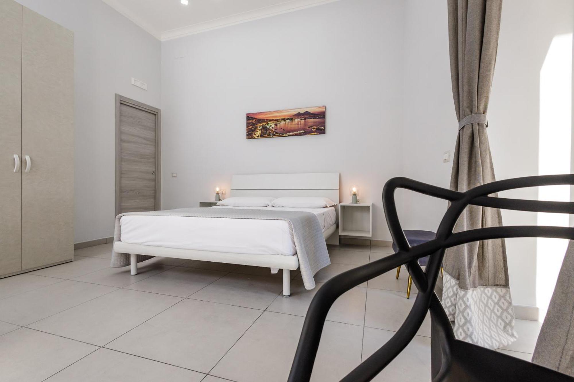 Caroline'S House Hotel Наполи Екстериор снимка