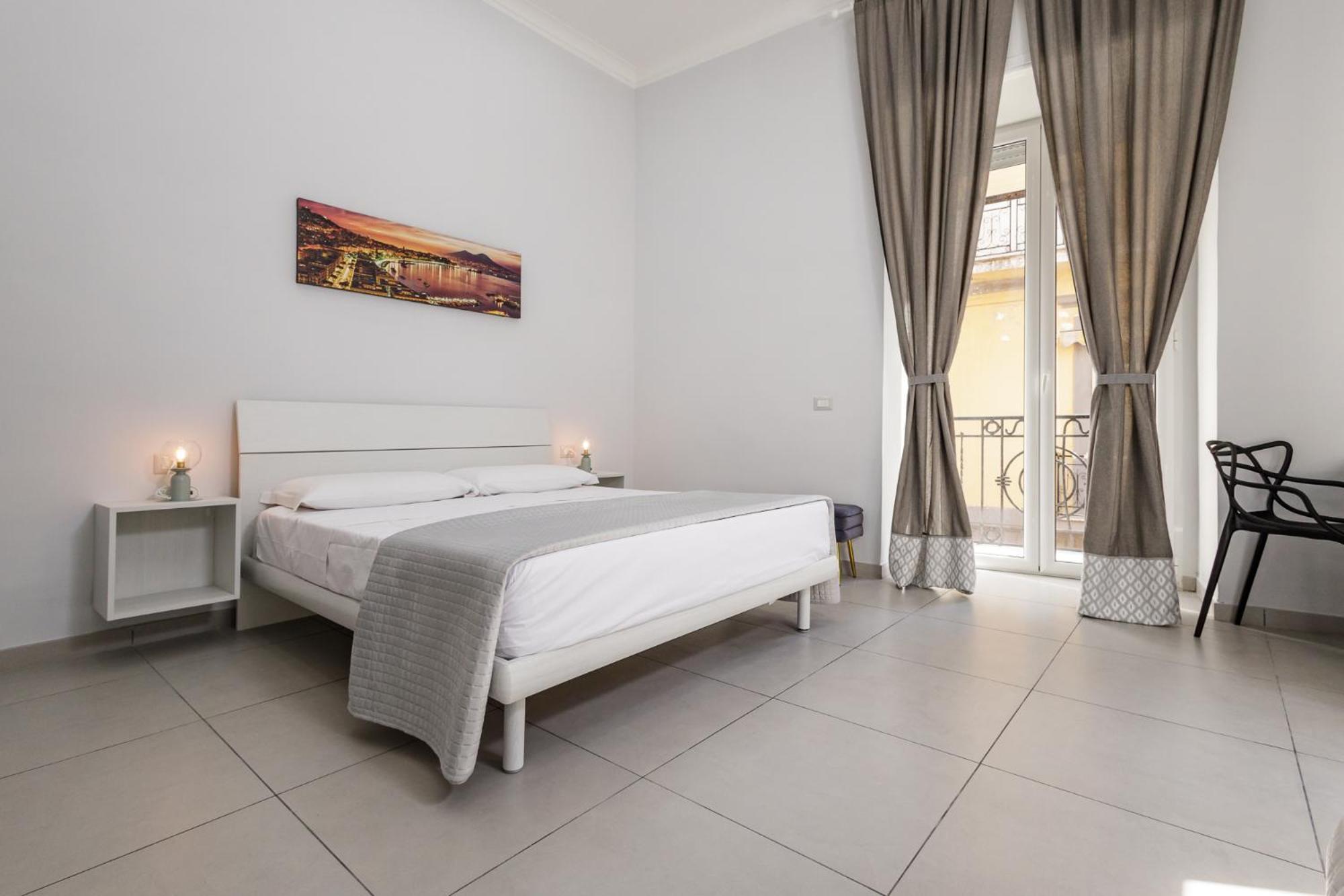 Caroline'S House Hotel Наполи Екстериор снимка
