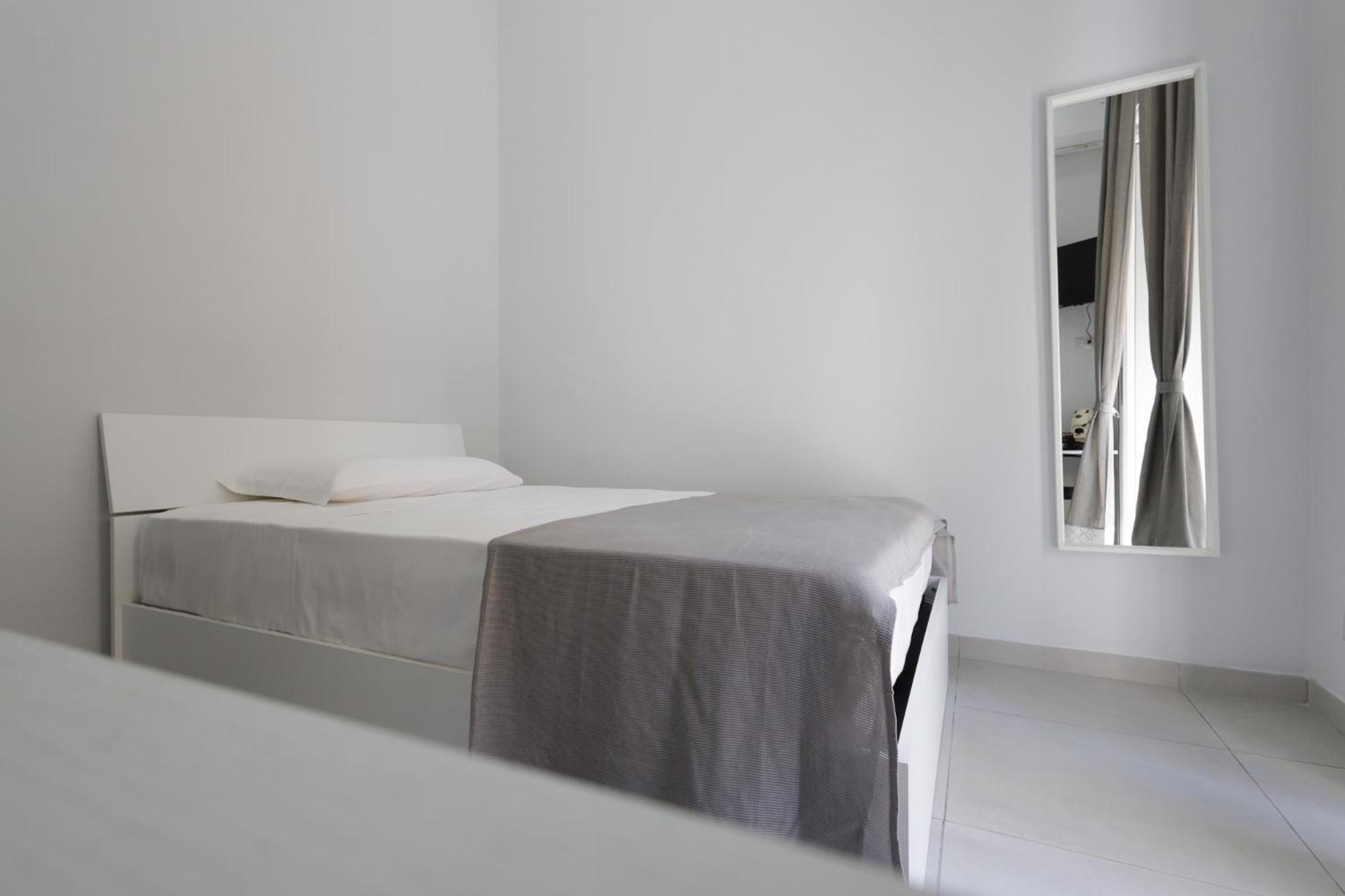 Caroline'S House Hotel Наполи Екстериор снимка