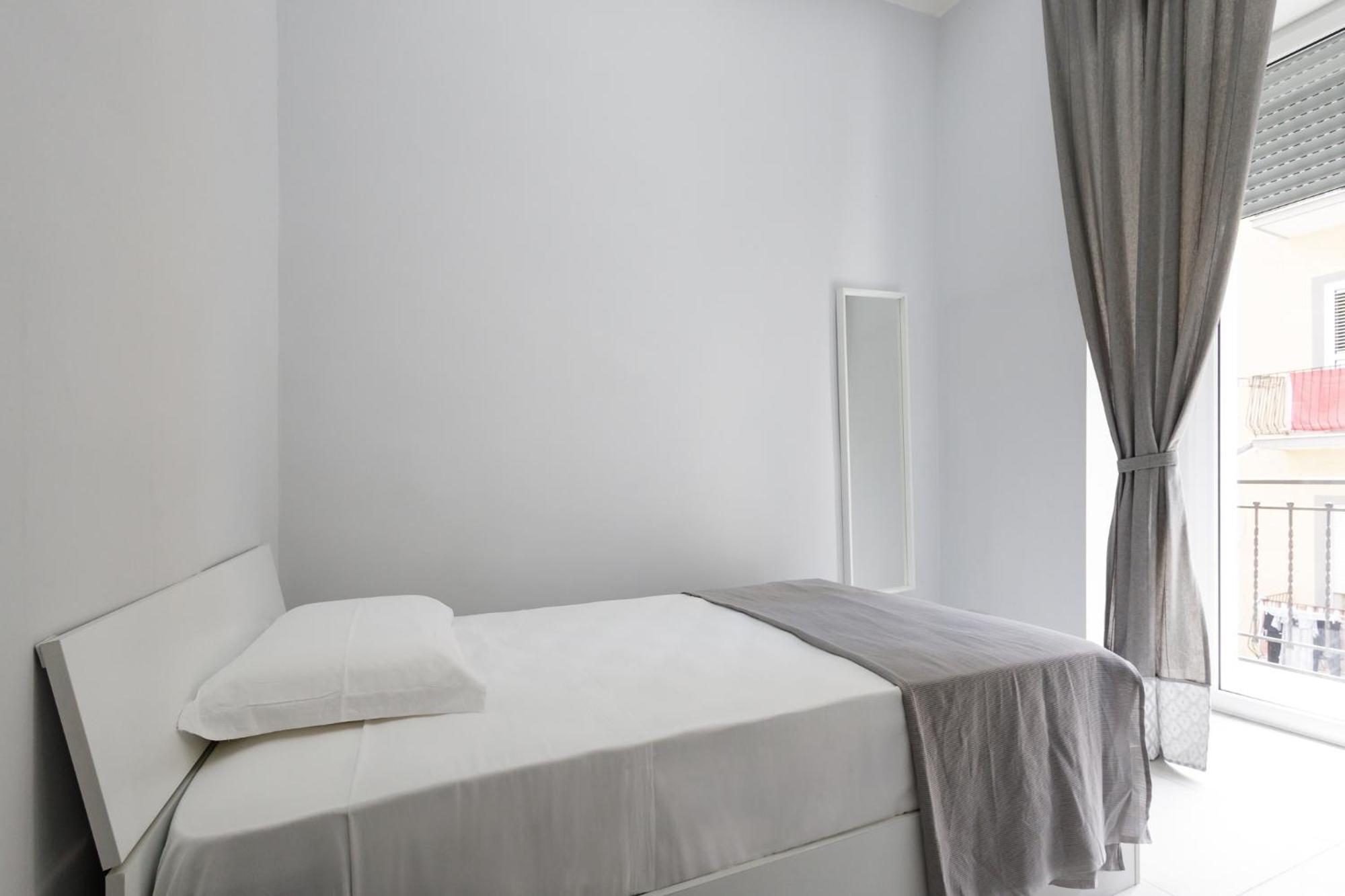 Caroline'S House Hotel Наполи Екстериор снимка